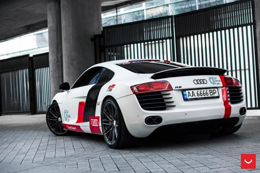  Audi R8 V10 on Vossen Wheels (VFS4) 2017 года  (фото 16 из 17)